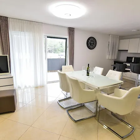 Appartement Sana 2 *