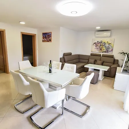 Appartement Sana 2 *