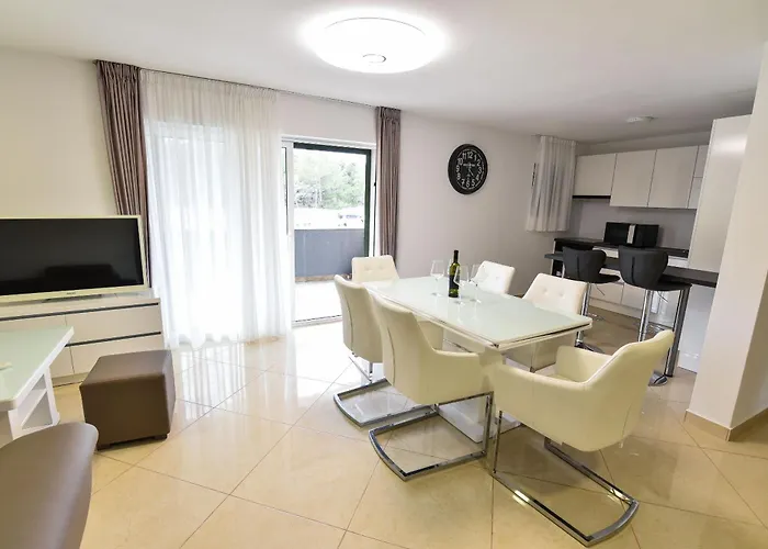 Appartement Sana 2 *