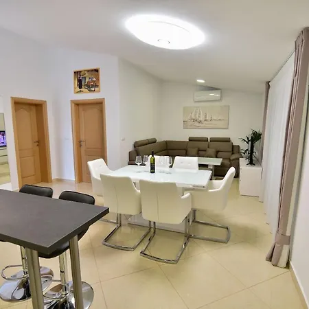 Apartment Sana 2 *